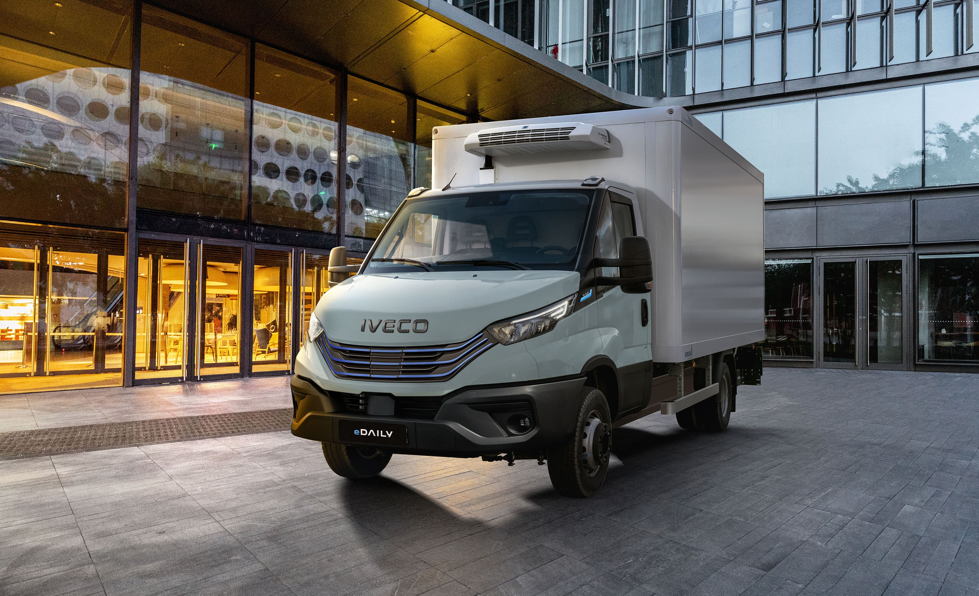 IVECO eDaily with box body